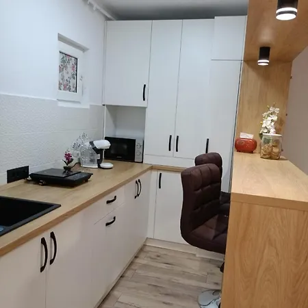 Train Station Apartment *