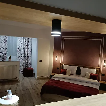 Train Station Apartment *